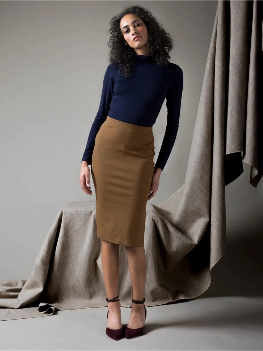 Halogen Camel Pencil Skirt Office Workwear Knee Length Ponte Knit Stretch Size 4
